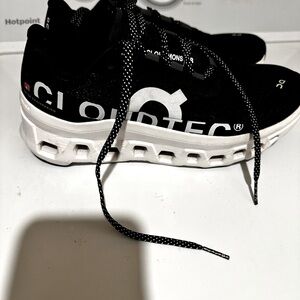 Womens on cloud , size 9 beautiful!